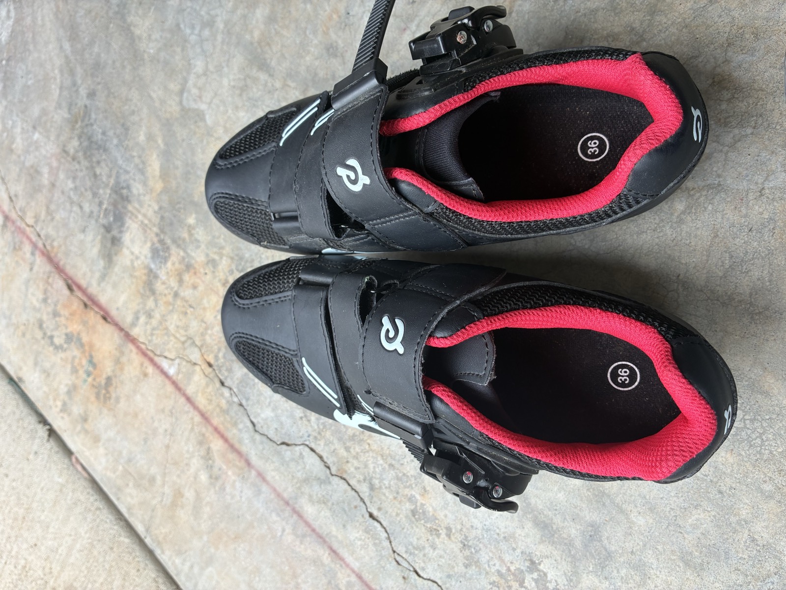 Women's size 36 cycling shoes